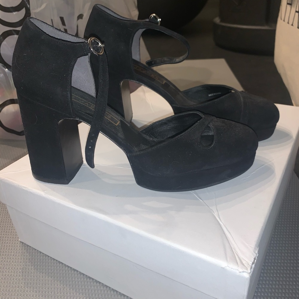 BRAND NEW women’s 9.5 Marc Jacobs suede heels